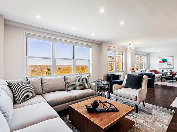 2nd image of 3935 Blackstone Ave #8JK