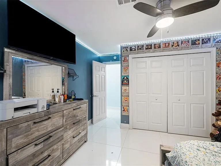 4527 Redcoat Dr — Photo 16