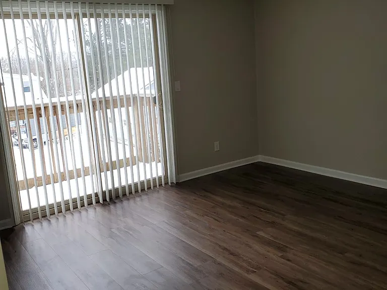 Lone Star Apartments — Photo 4