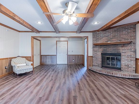 4th image of 33 Joy Ann Cir