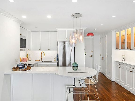 3rd image of 210 E 15th St APT 11-J