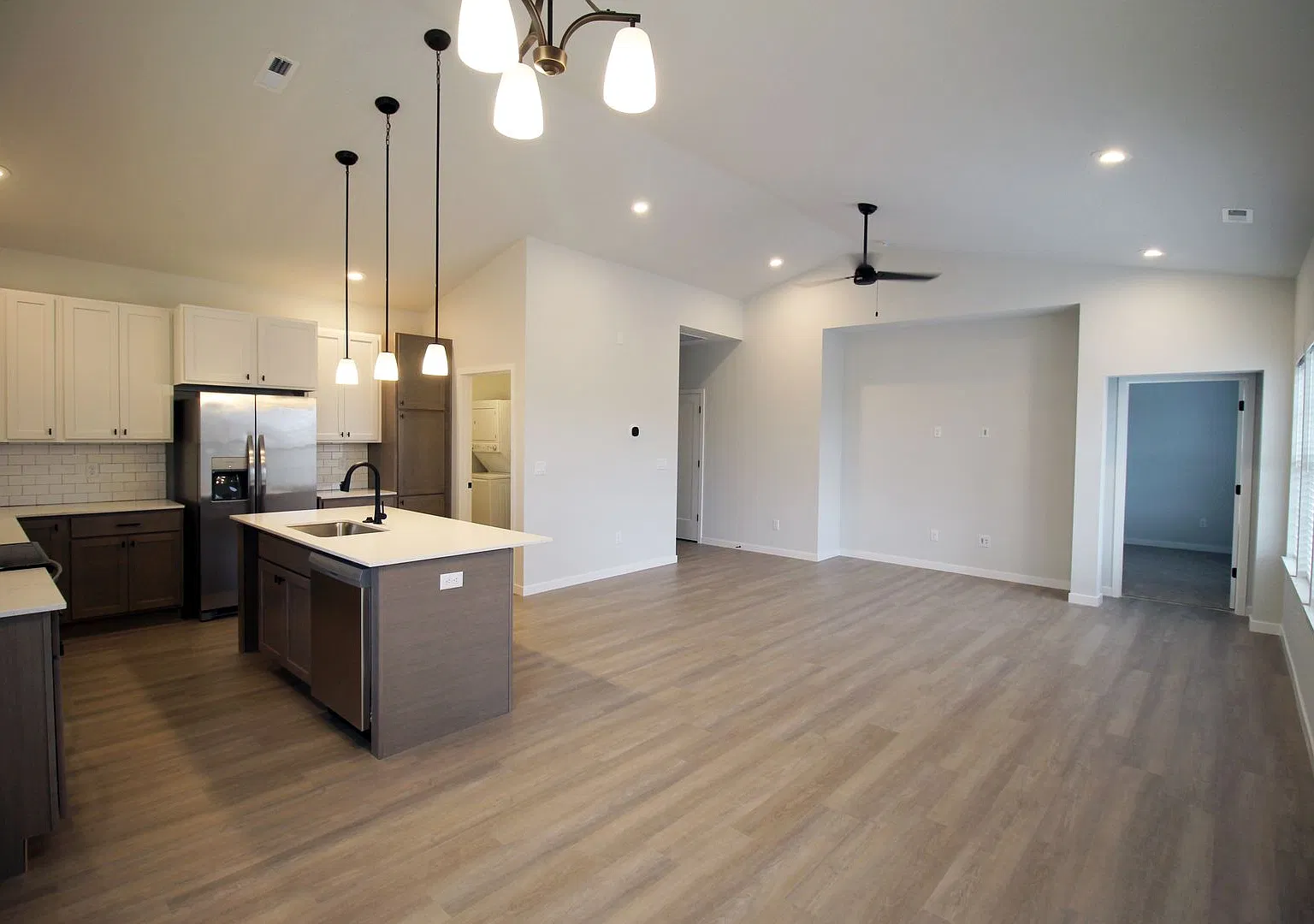 3 bed, 1435 sqft, $2,850 — Photo 4