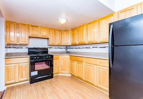 3rd image of 430 Olmstead Ave