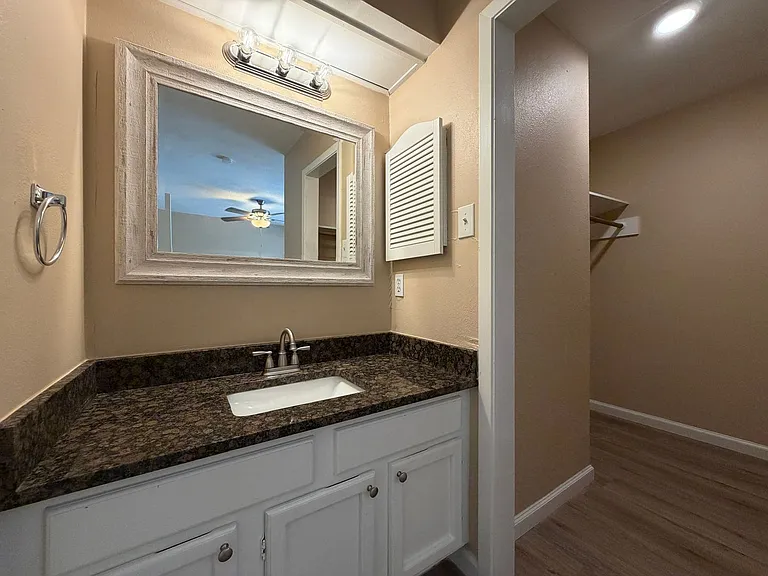4226 Walnut Hills Dr #4 — Photo 27