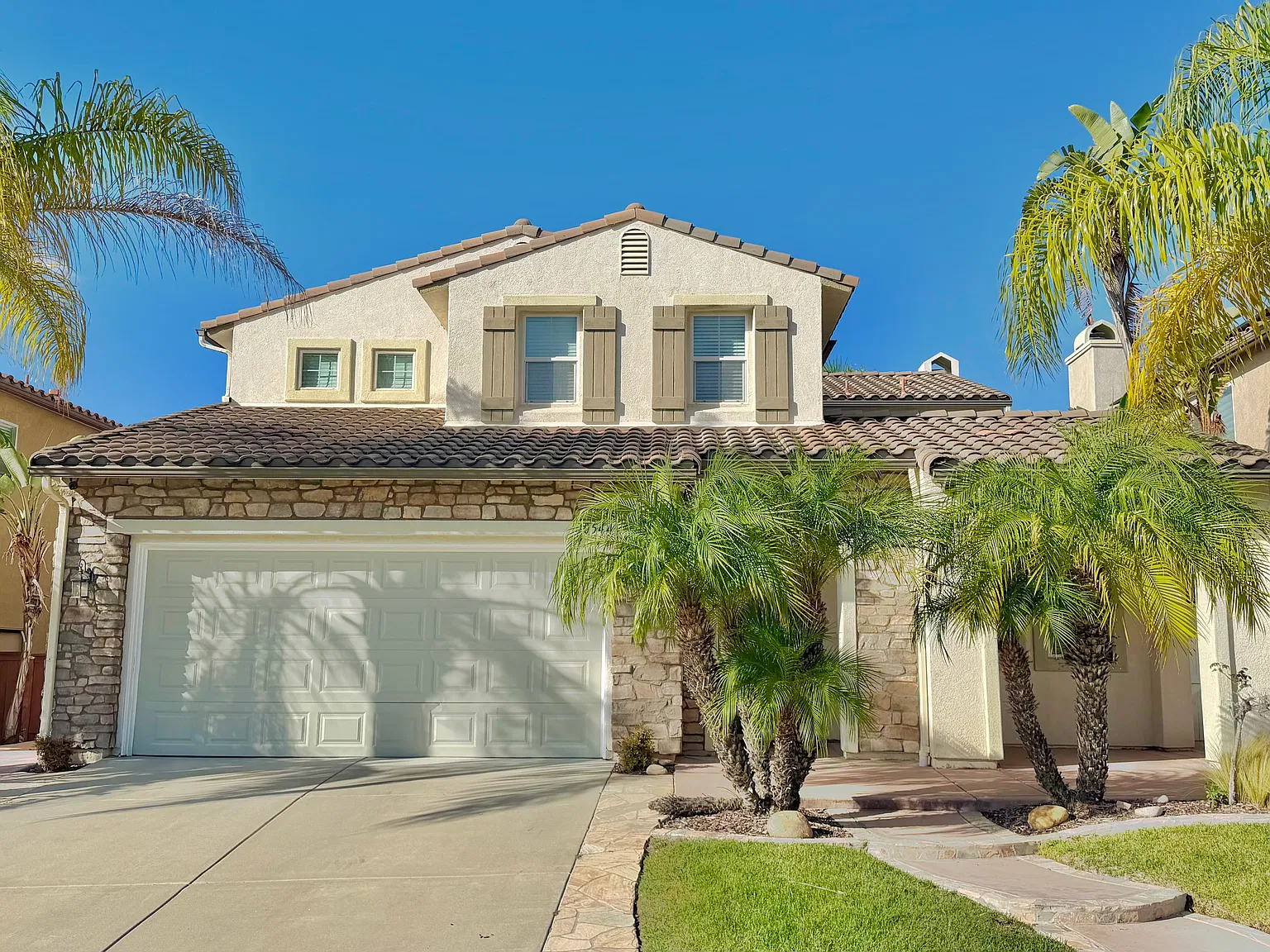 4 bed, 2.5 bath, 2901 sqft, $5,800 — Photo 1