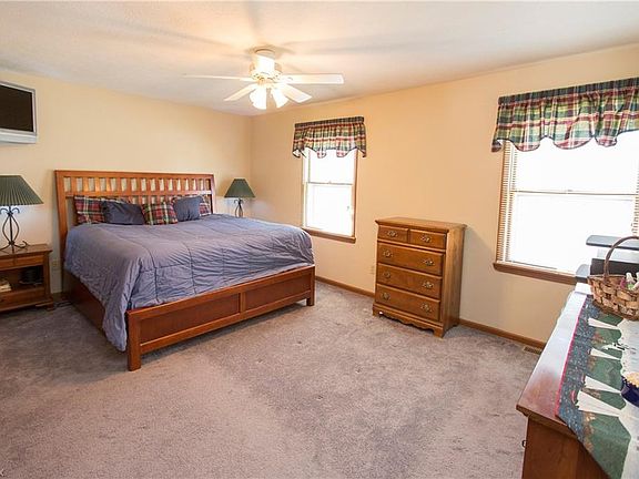 4th image of 23824 Hedgewood Ave