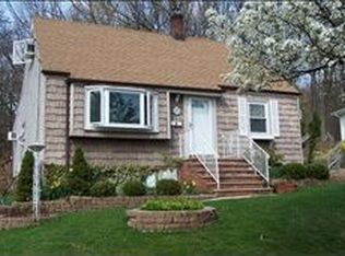 55 Lynwood Rd, Verona, NJ 07044