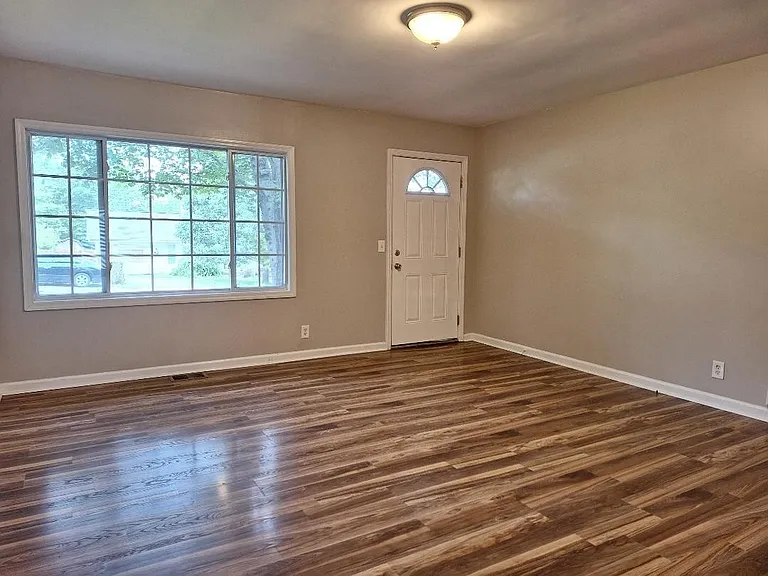 909 Oak Vale — Photo 10