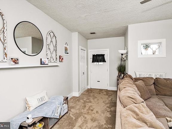 4th image of 404 W Park Ave