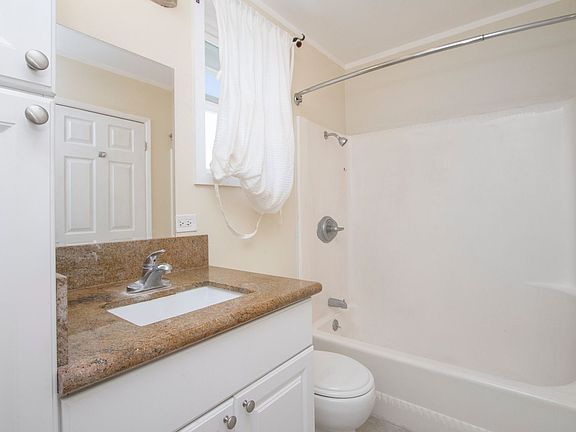 3rd image of 617 Hausten St #Cs