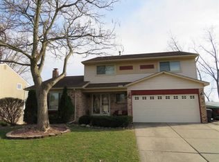 4881 Shoreline Blvd, Waterford, MI 48329
