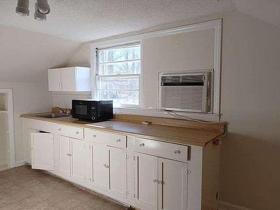 2nd image of 118 Sweetland Dr