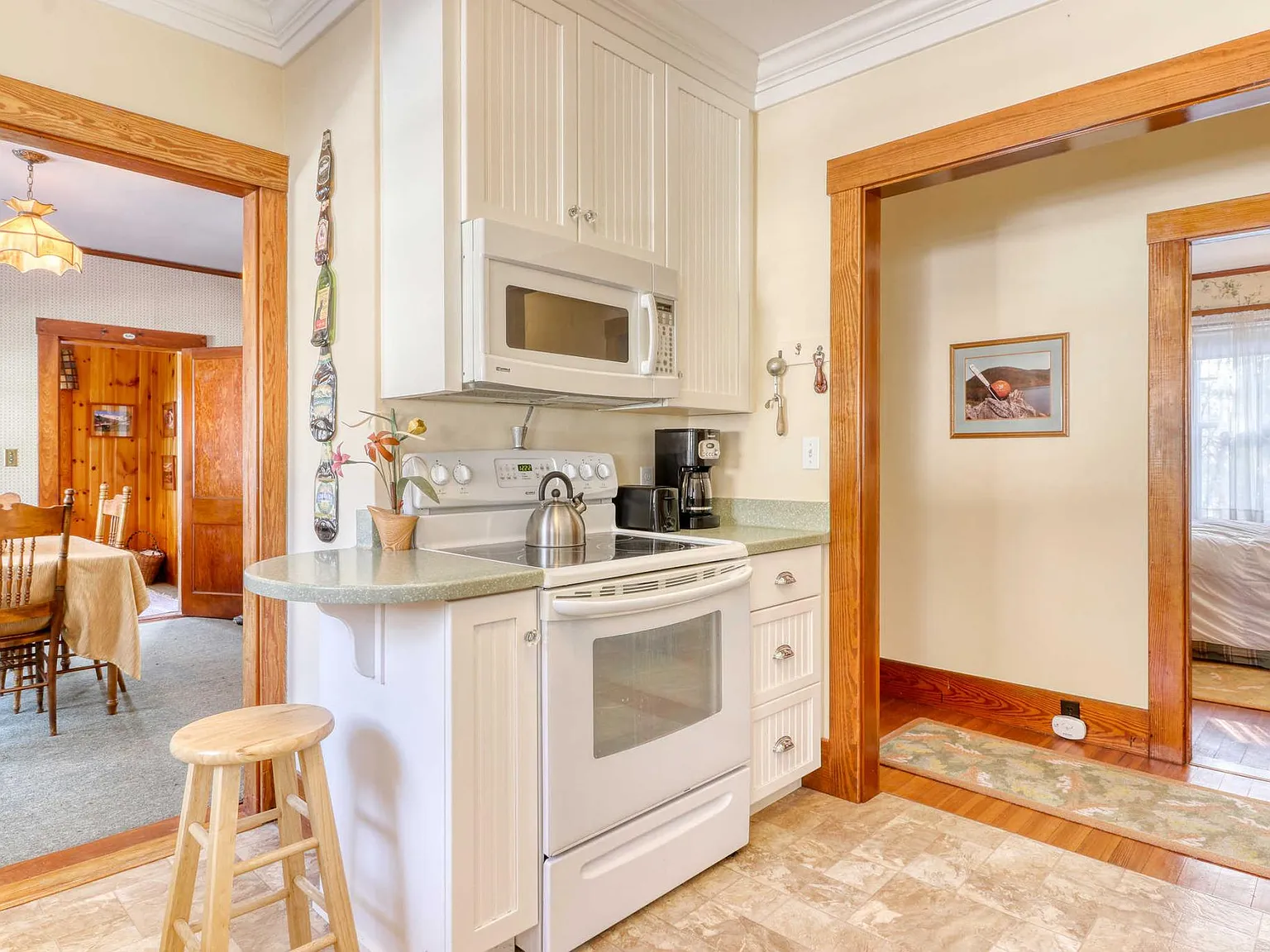 3 bed, 2196 sqft, $3,200 — Photo 3