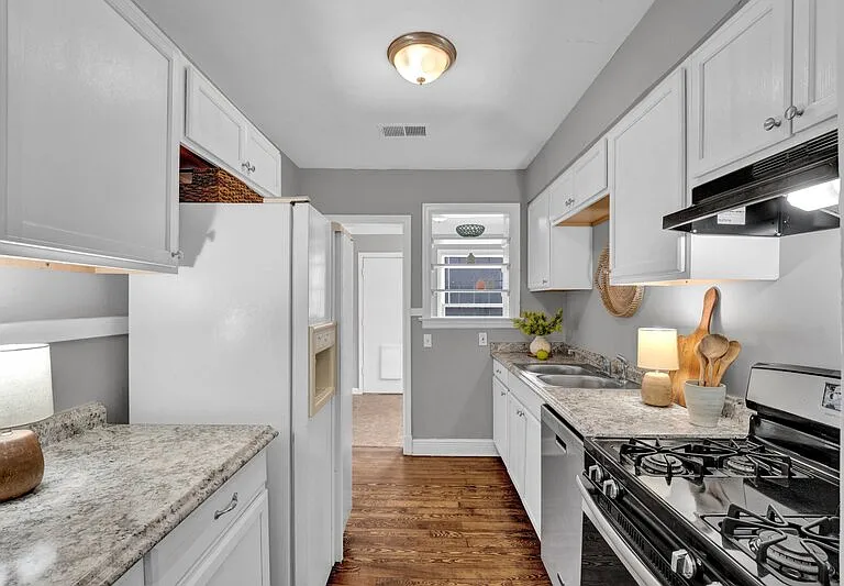112 Greer St — Photo 15