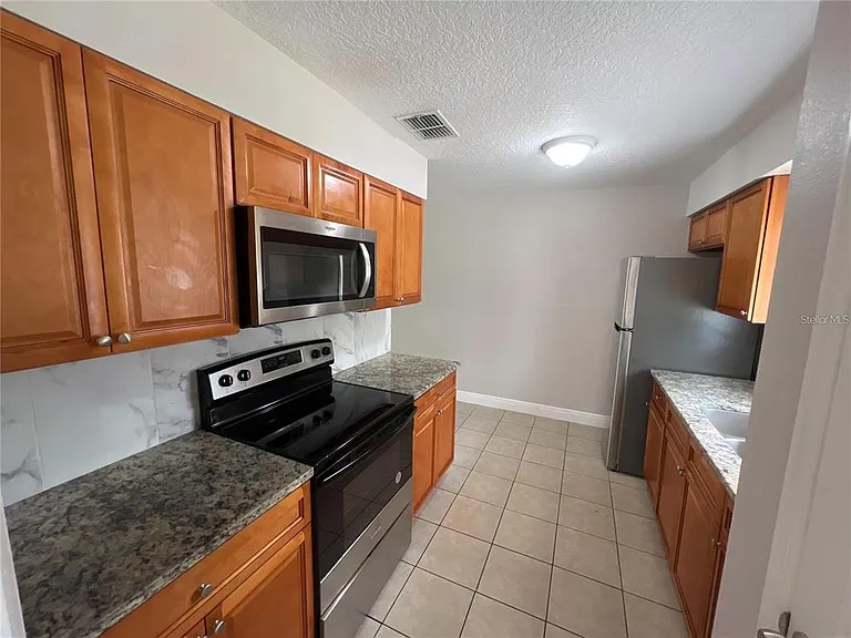 152 Julie Ln #B — Photo 2
