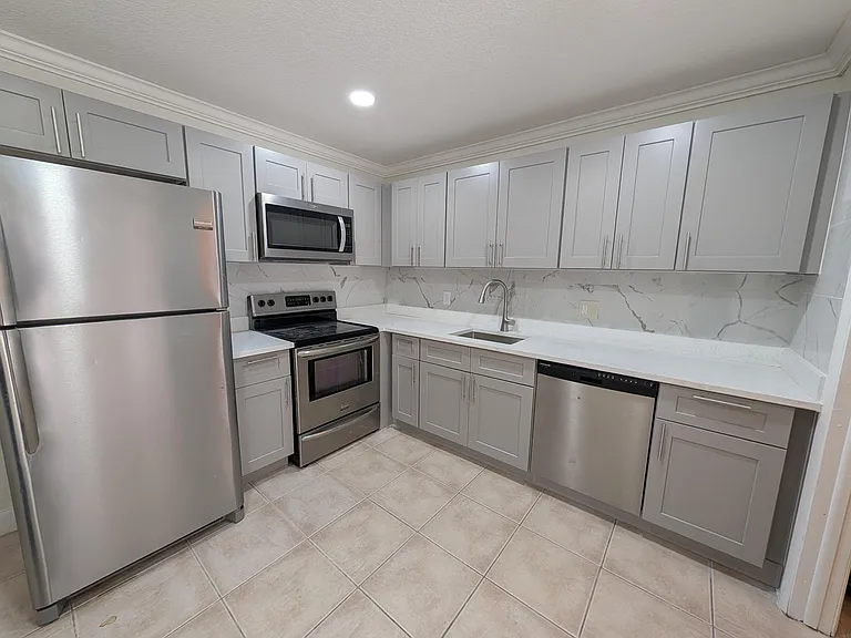 4626 Arthur St — Photo 2