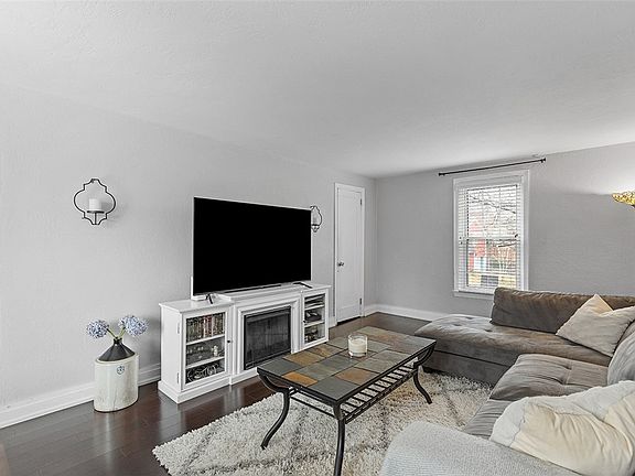 3rd image of 500 Edgewood Ave