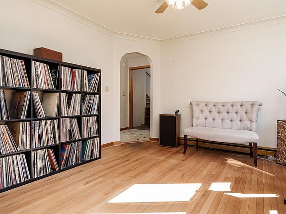 4th image of 1656 Oakwood Ave