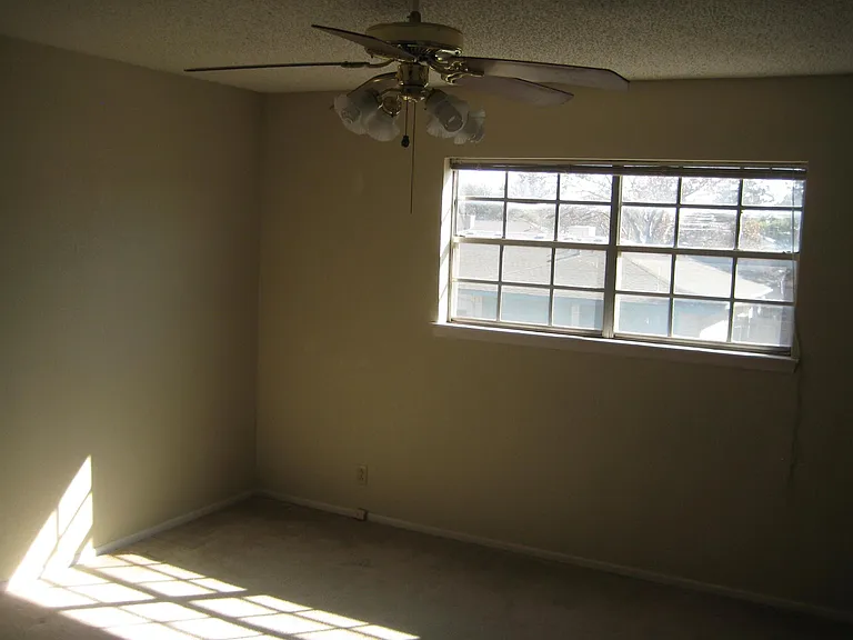 2319 Siesta Ln — Photo 5