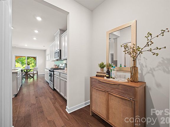 3rd image of 1041 Amberley Crossing Dr
