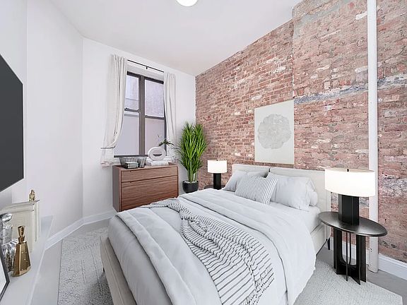 4th image of 157 Suffolk St #109