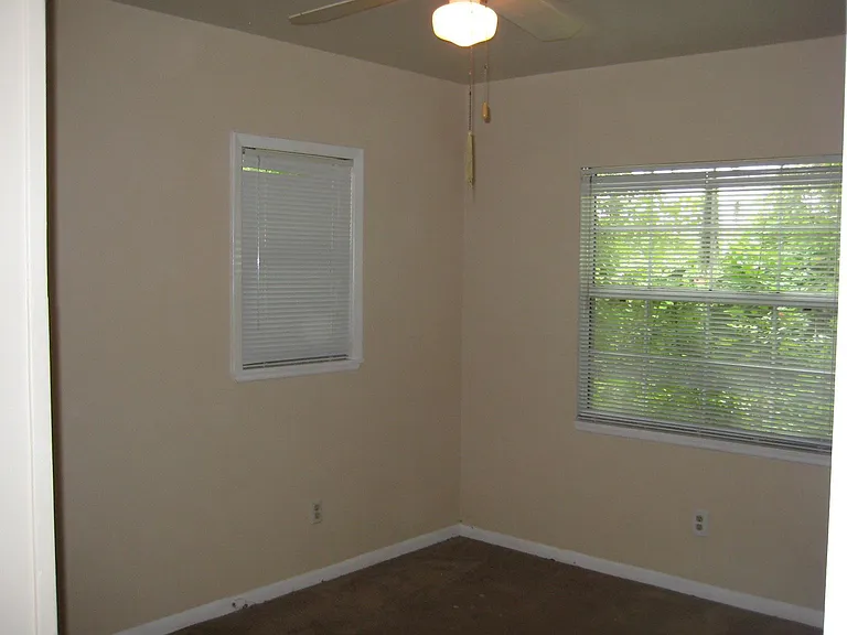 909 Magnolia Dr #HOUSE — Photo 9