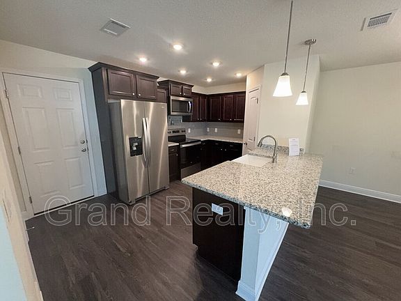 4th image of 4425 Village Oak Ln