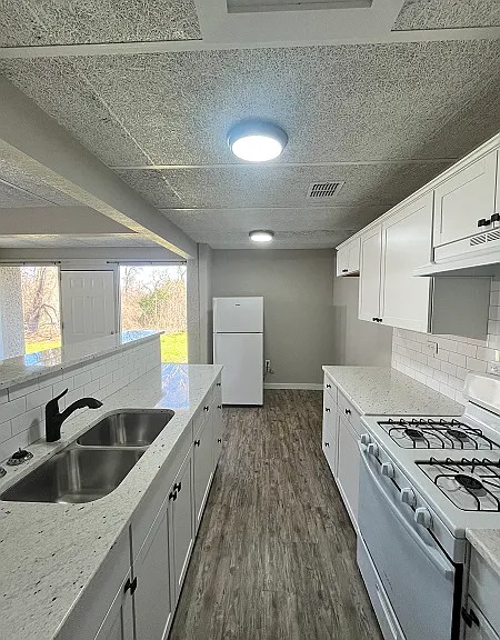 513 W Bowie St #C — Photo 6