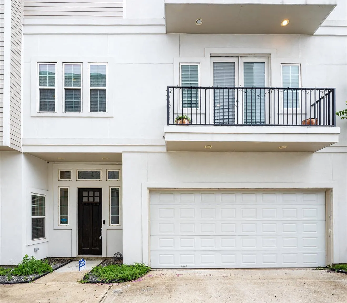 3 bed, 3.5 bath, 2264 sqft, $3,650 — Photo 2