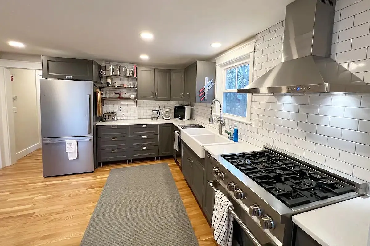 4 bed, 1170 sqft, $3,200 — Photo 2