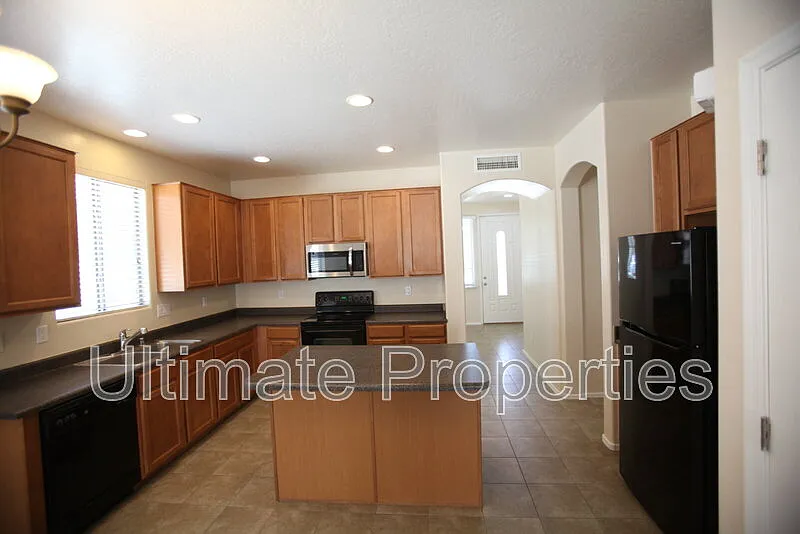 3 bed, 2.0 bath, 1725 sqft, $1,850 — Photo 3