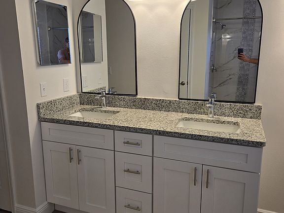 4th image of 1115 Gardanne Ct