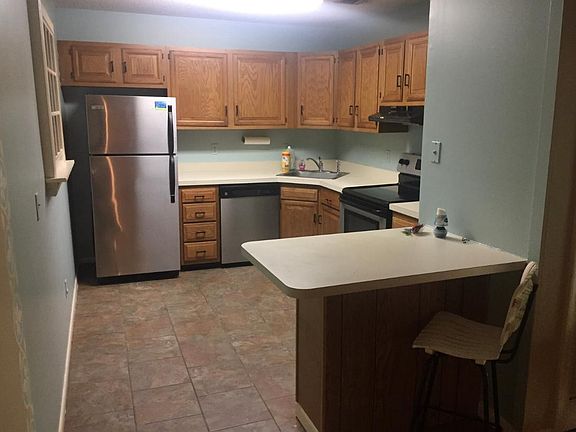 5th image of 410 Twin Circle Dr