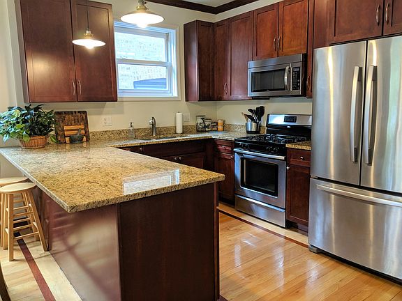5th image of 832 N Washtenaw Ave #2
