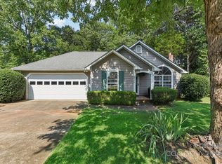 8414 Gidleigh Ct, Charlotte, NC 28216