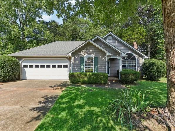 8414 Gidleigh Ct, Charlotte, NC 28216