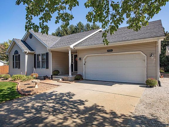 3rd image of 59194 Spearmint Dr