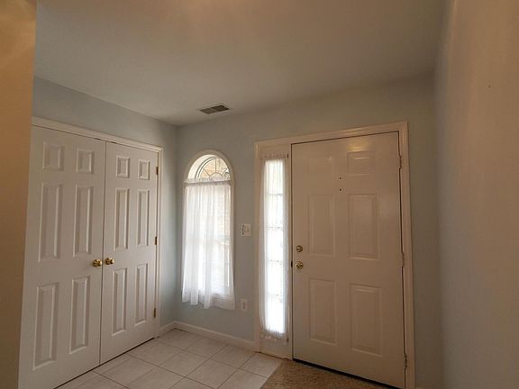 4th image of 16 Parkland Dr