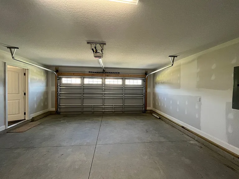 400 Amethyst Ct — Photo 16