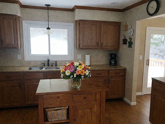 4th image of 33 Harbor Ln