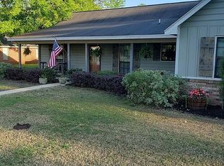 526 Drake Cir, Columbus, MS 39702