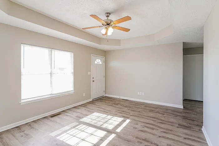 3 bed, 2.0 bath, 1112 sqft, $1,545 — Photo 3