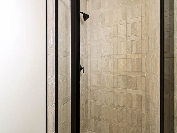 5th image of 1953 Emerald St #2