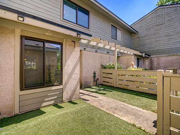3rd image of 7701 BAYMEADOWS Circle W #1024