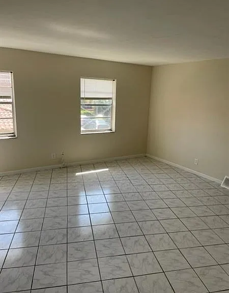 8502 NW 35th St #6 — Photo 5