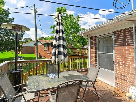 5th image of 204 Iroquois Dr