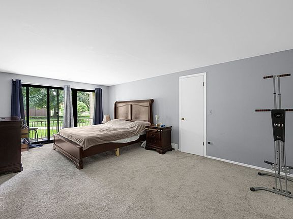 5th image of 241 N Walnut St #1W