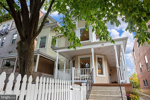 215 T St NE Photo 1