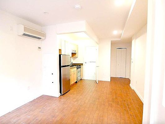 4th image of 444 E 88th St APT Llb