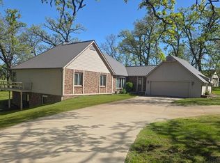 2208 Jefferson Rd, Manchester, IA 52057